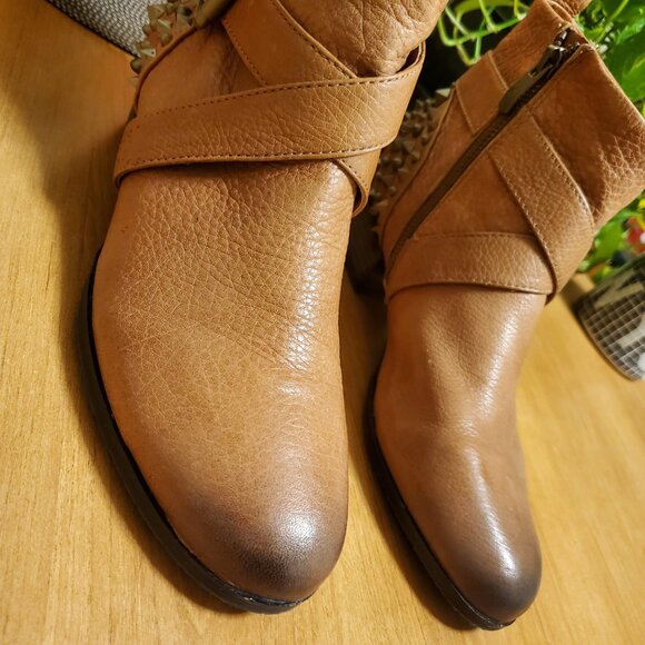 Vince Camuto Marcin Leather Studded Ankle Bootie Tan Brown - (8.5B / 38.5) - Picture 12 of 16